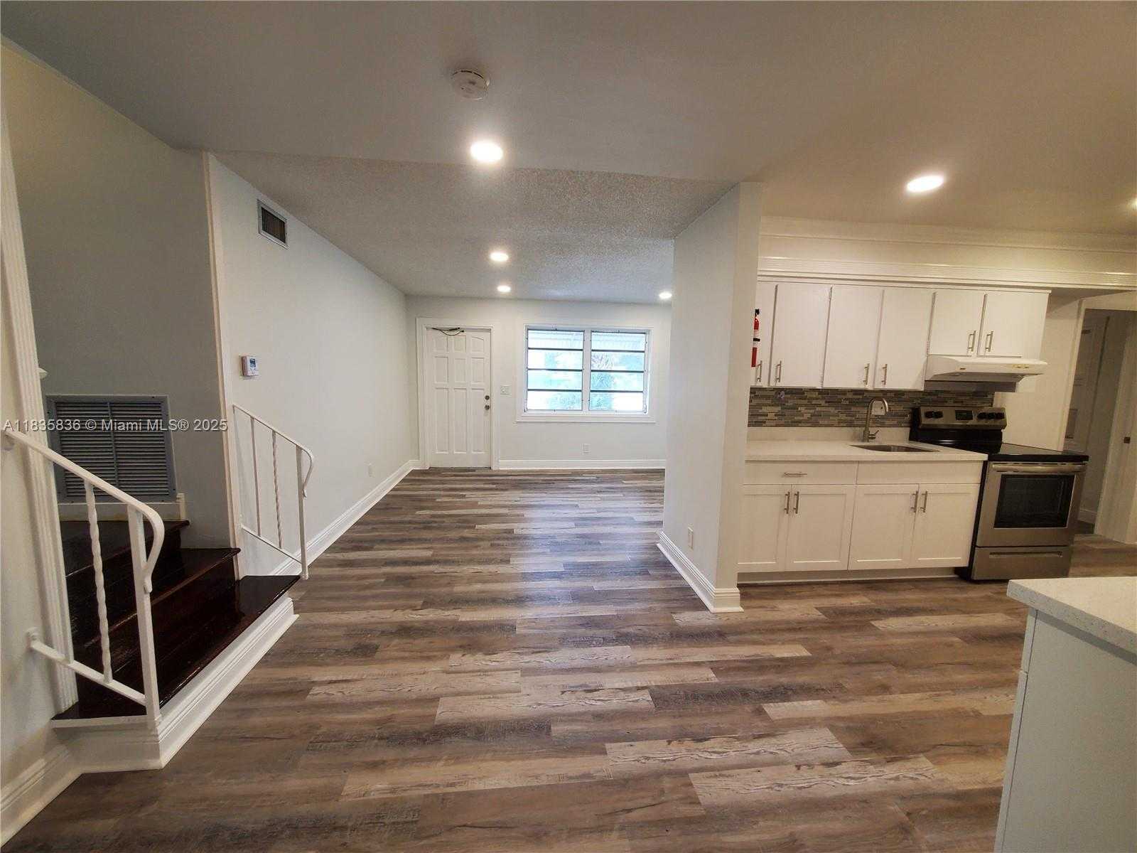 Small Image of 126 NORTH WEST 8TH AVE #1, Hallandale Beach Number 4