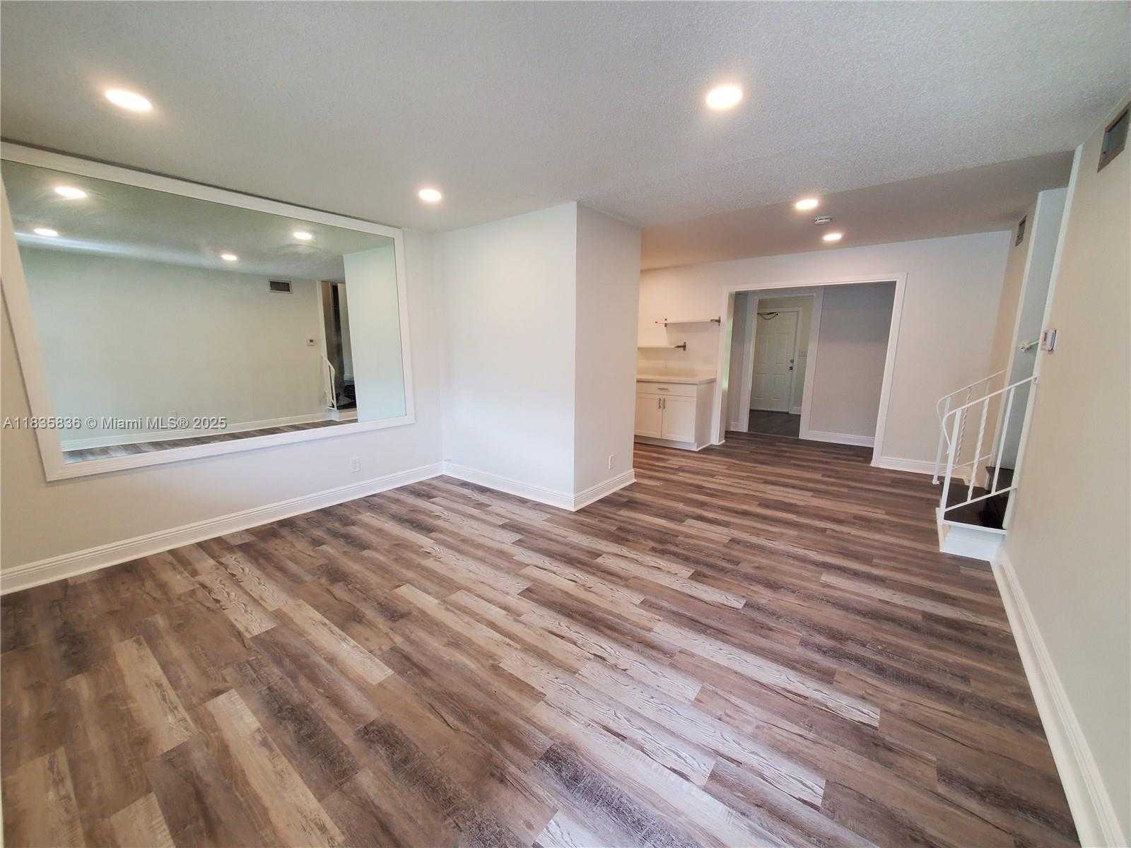 Small Image of 126 NORTH WEST 8TH AVE #1, Hallandale Beach Number 5