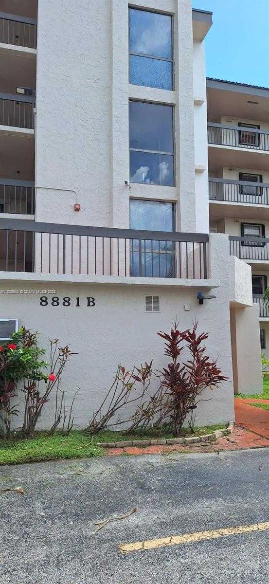 Small Image of 8881 FONTAINEBLEAU BLVD #305, Miami Number 6