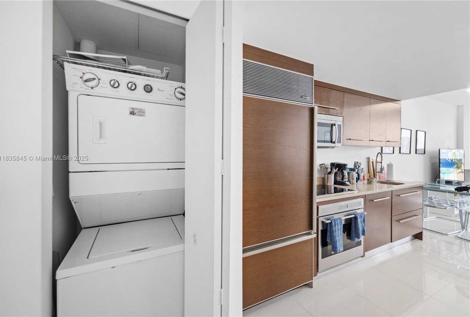 Small Image of 495 BRICKELL AVE #3608, Miami Number 4
