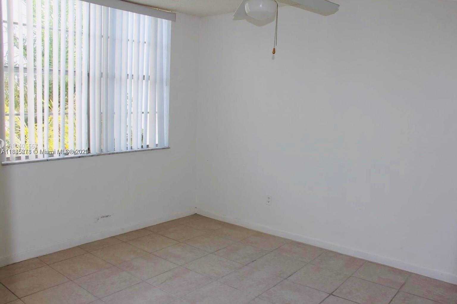 Small Image of 486 NORTH WEST 165TH STREET RD #404, Miami Number 5