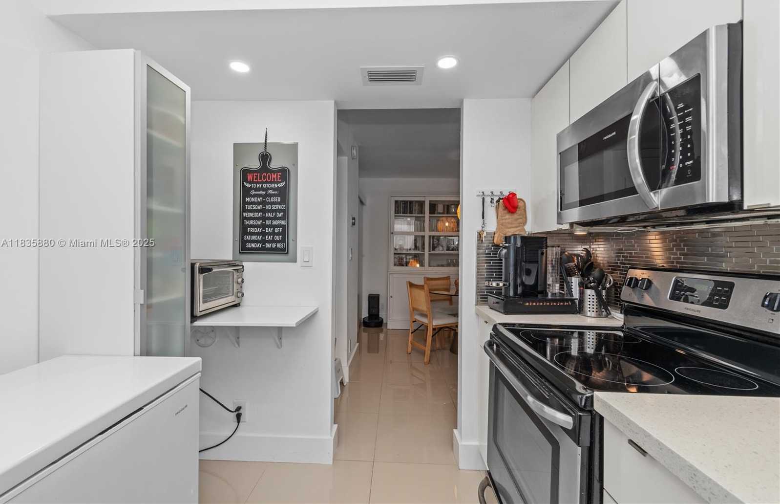 Small Image of 3301 NORTH COUNTRY CLUB DR #607, Aventura Number 8