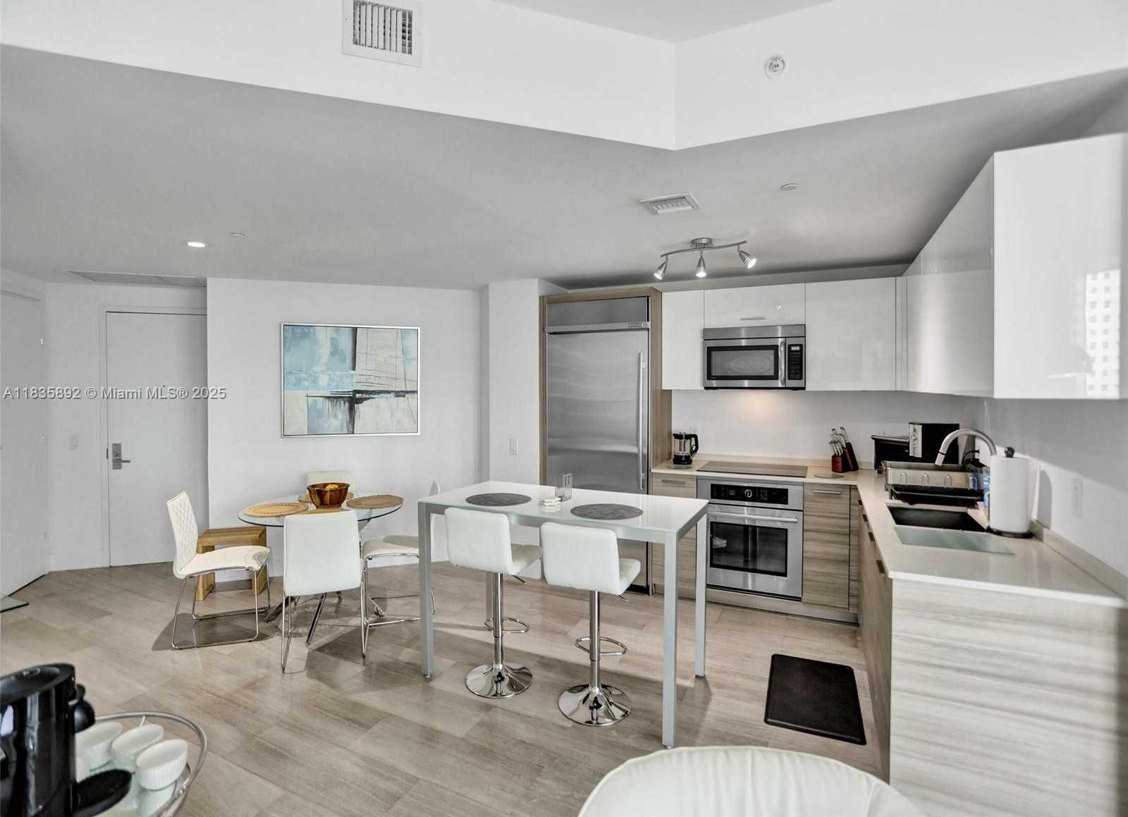 Small Image of 1300 BRICKELL BAY DR #2702, Miami Number 10