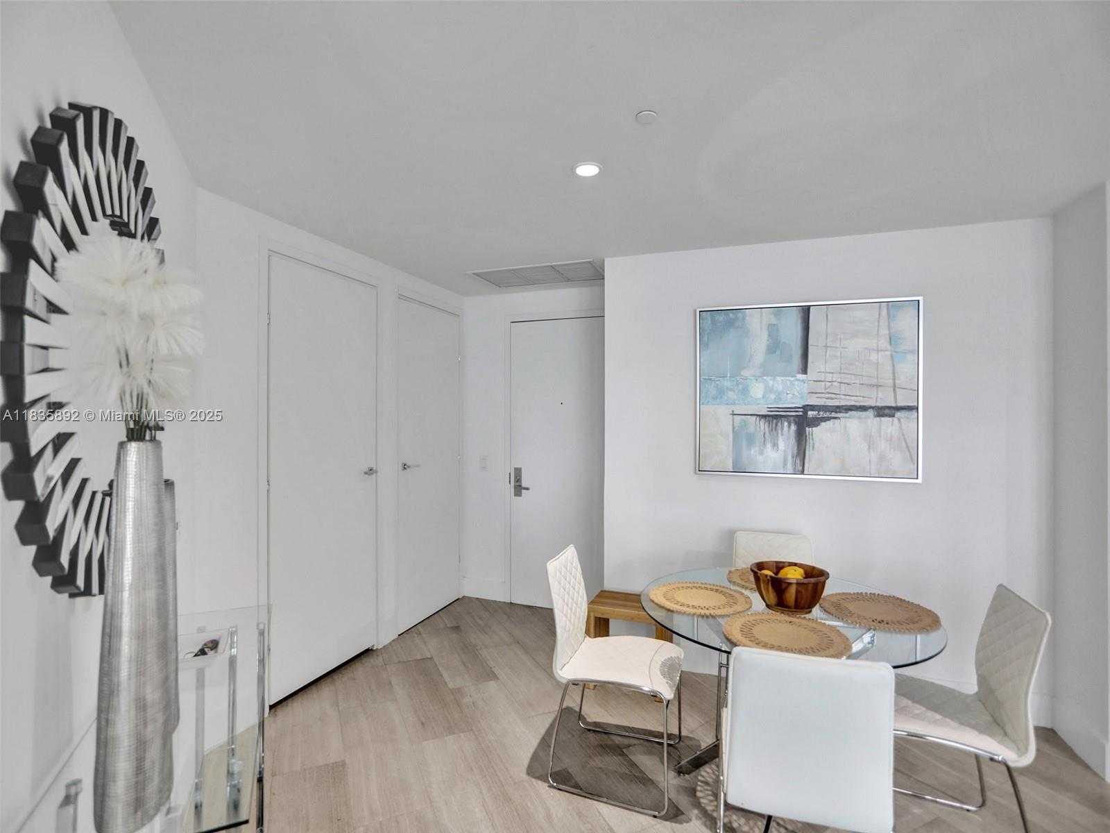Small Image of 1300 BRICKELL BAY DR #2702, Miami Number 12
