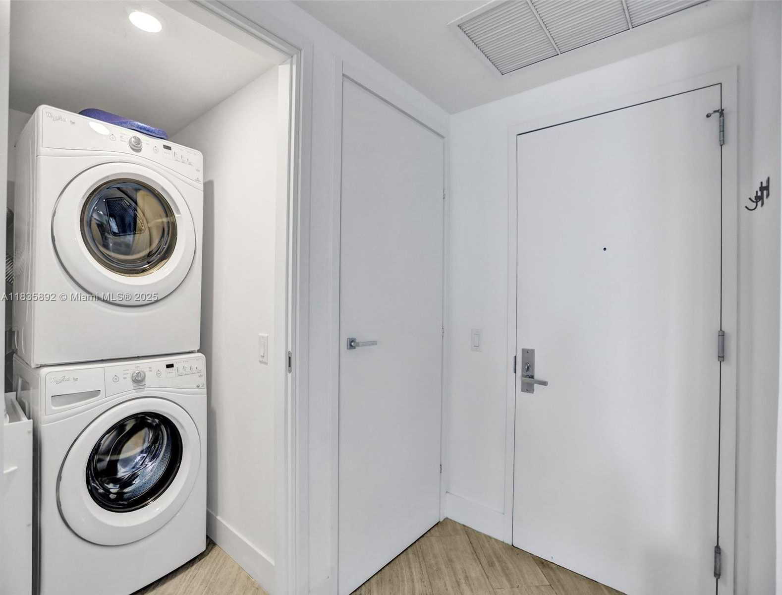 Small Image of 1300 BRICKELL BAY DR #2702, Miami Number 13