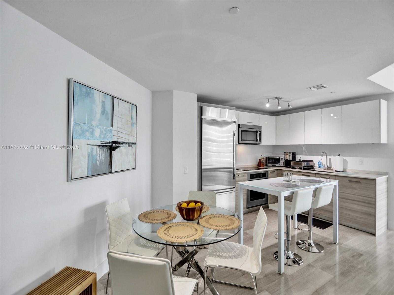 Small Image of 1300 BRICKELL BAY DR #2702, Miami Number 14