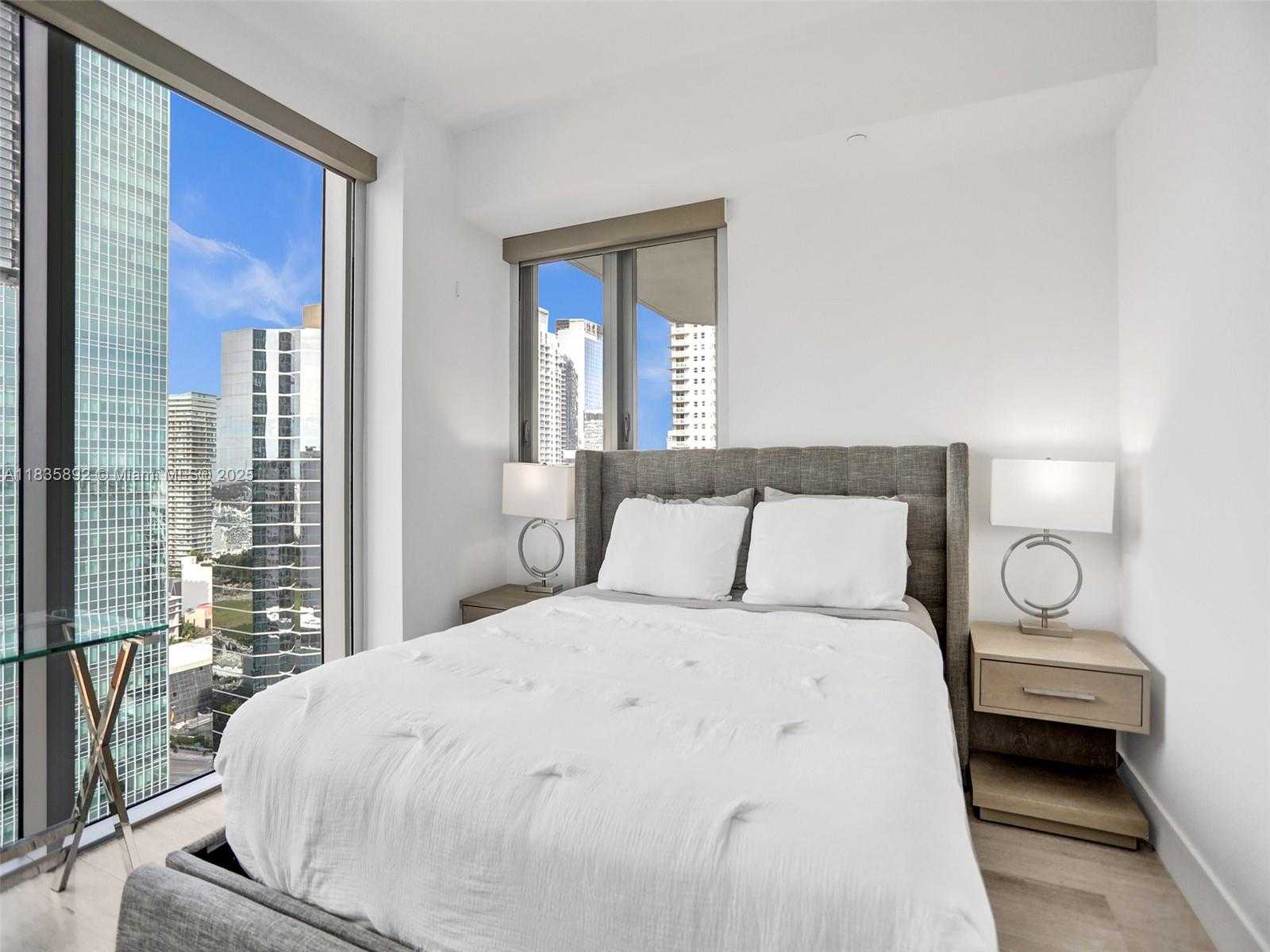 Small Image of 1300 BRICKELL BAY DR #2702, Miami Number 19