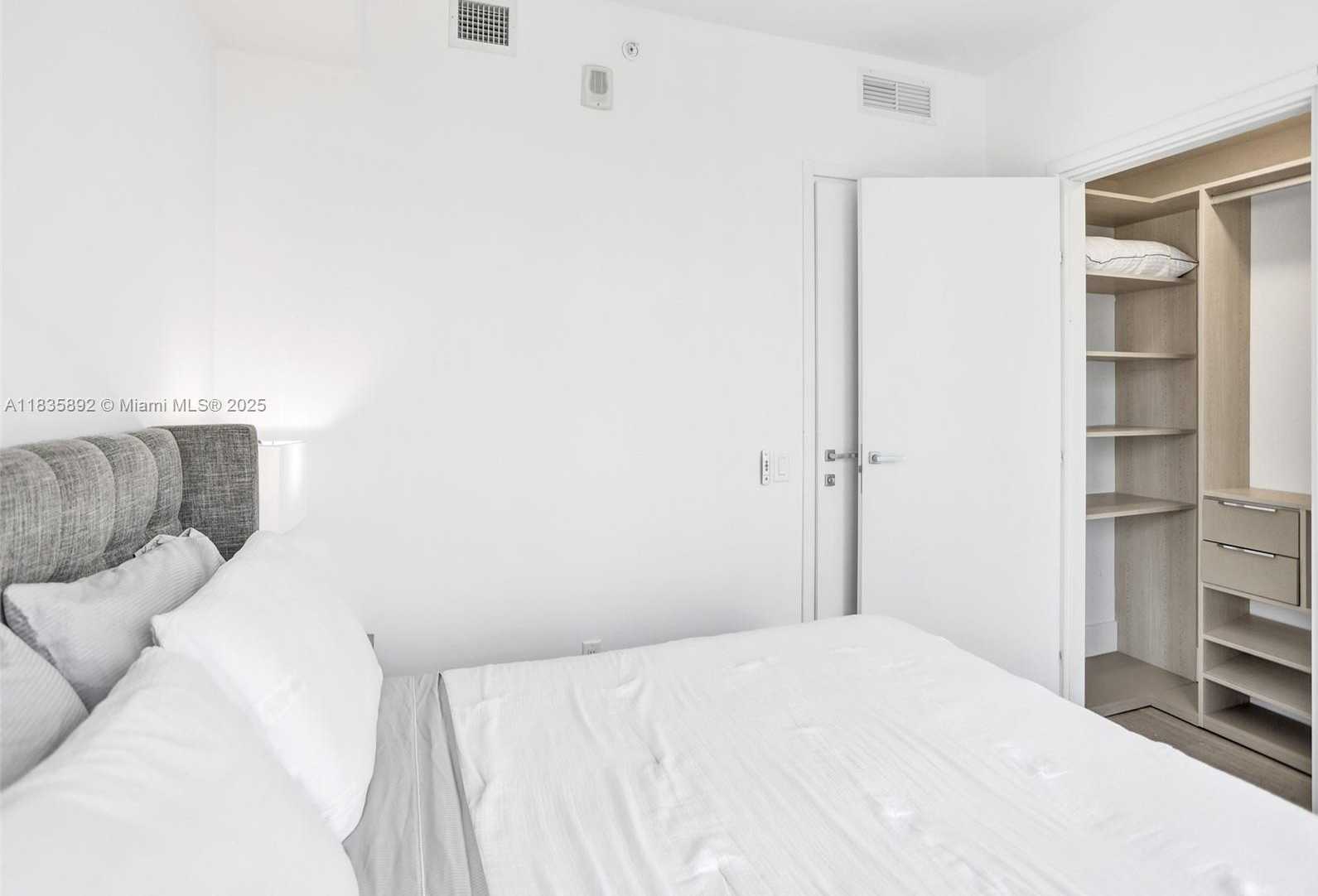 Small Image of 1300 BRICKELL BAY DR #2702, Miami Number 20