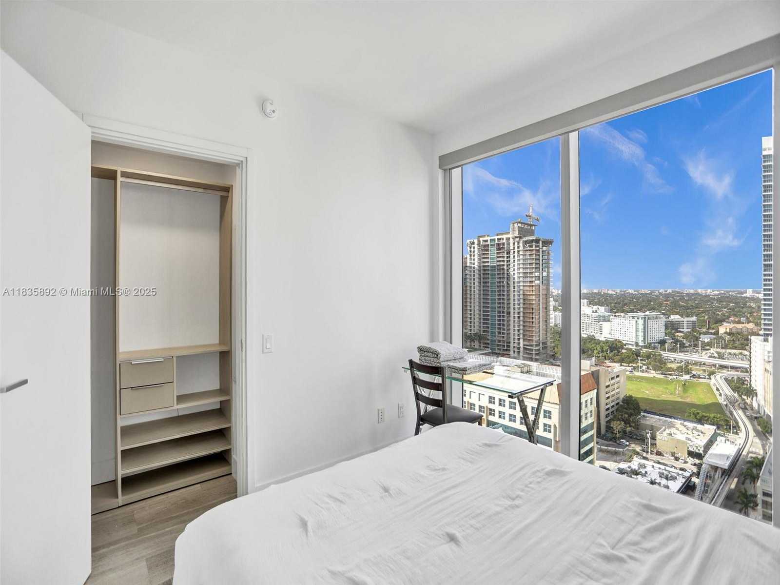 Small Image of 1300 BRICKELL BAY DR #2702, Miami Number 21
