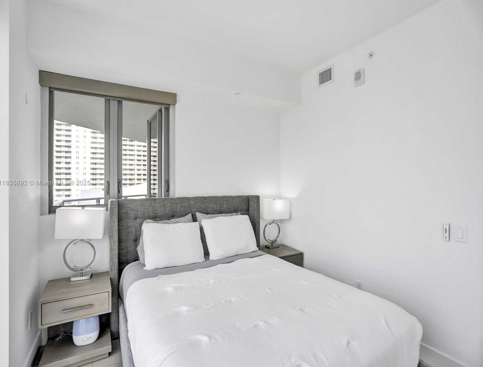 Small Image of 1300 BRICKELL BAY DR #2702, Miami Number 22