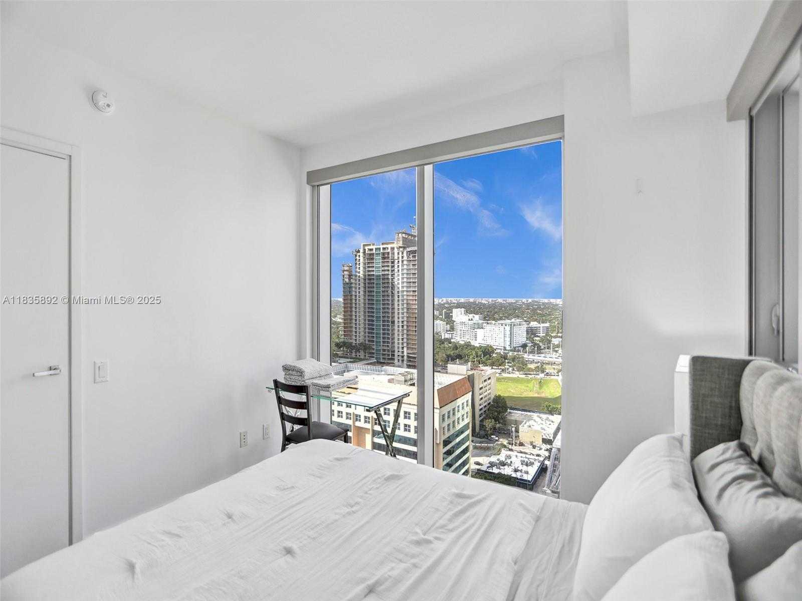 Small Image of 1300 BRICKELL BAY DR #2702, Miami Number 23