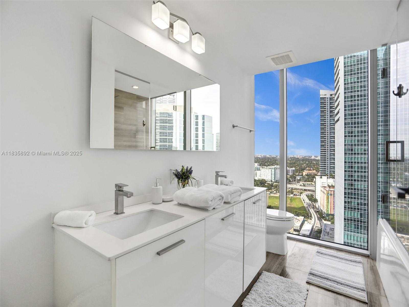 Small Image of 1300 BRICKELL BAY DR #2702, Miami Number 25