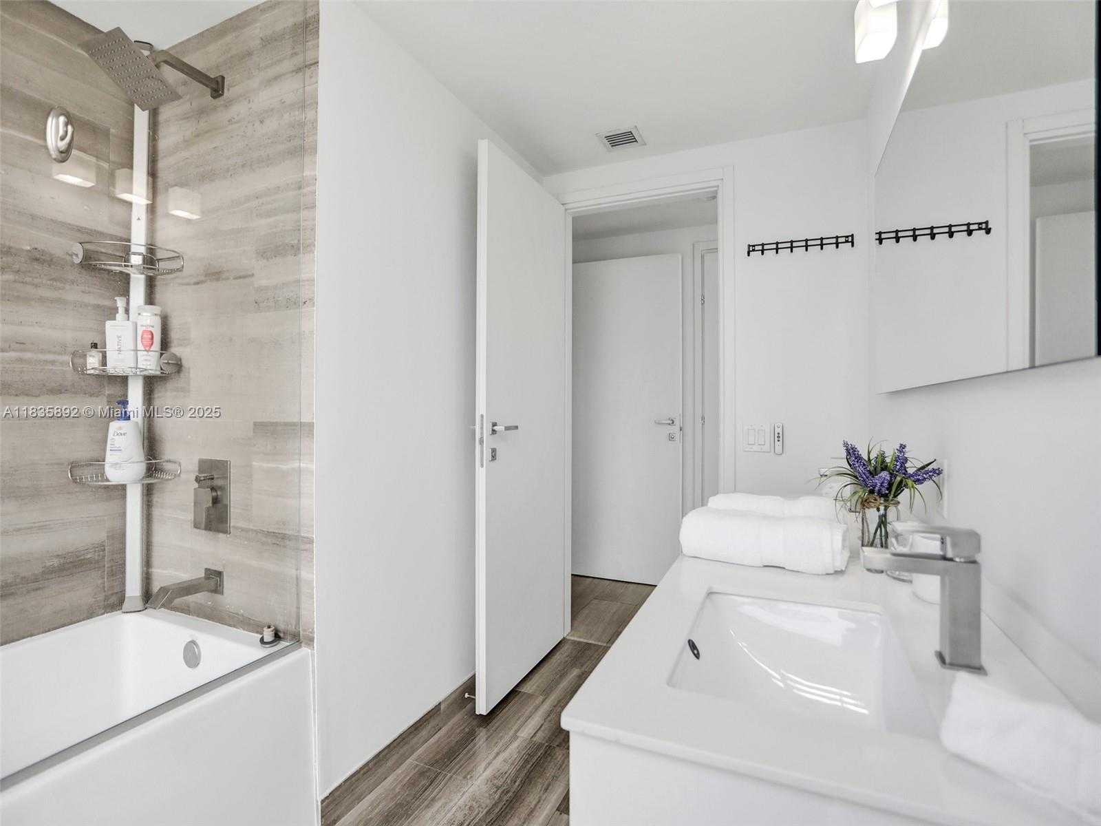 Small Image of 1300 BRICKELL BAY DR #2702, Miami Number 27