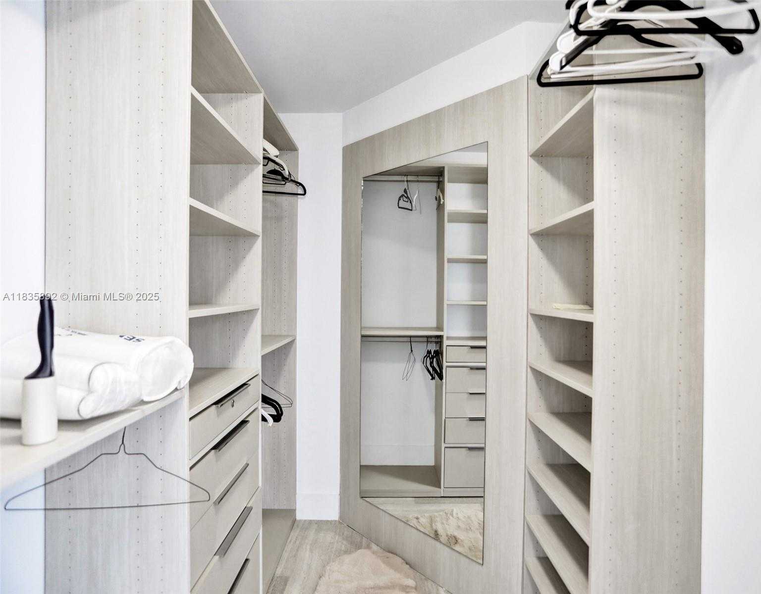 Small Image of 1300 BRICKELL BAY DR #2702, Miami Number 29