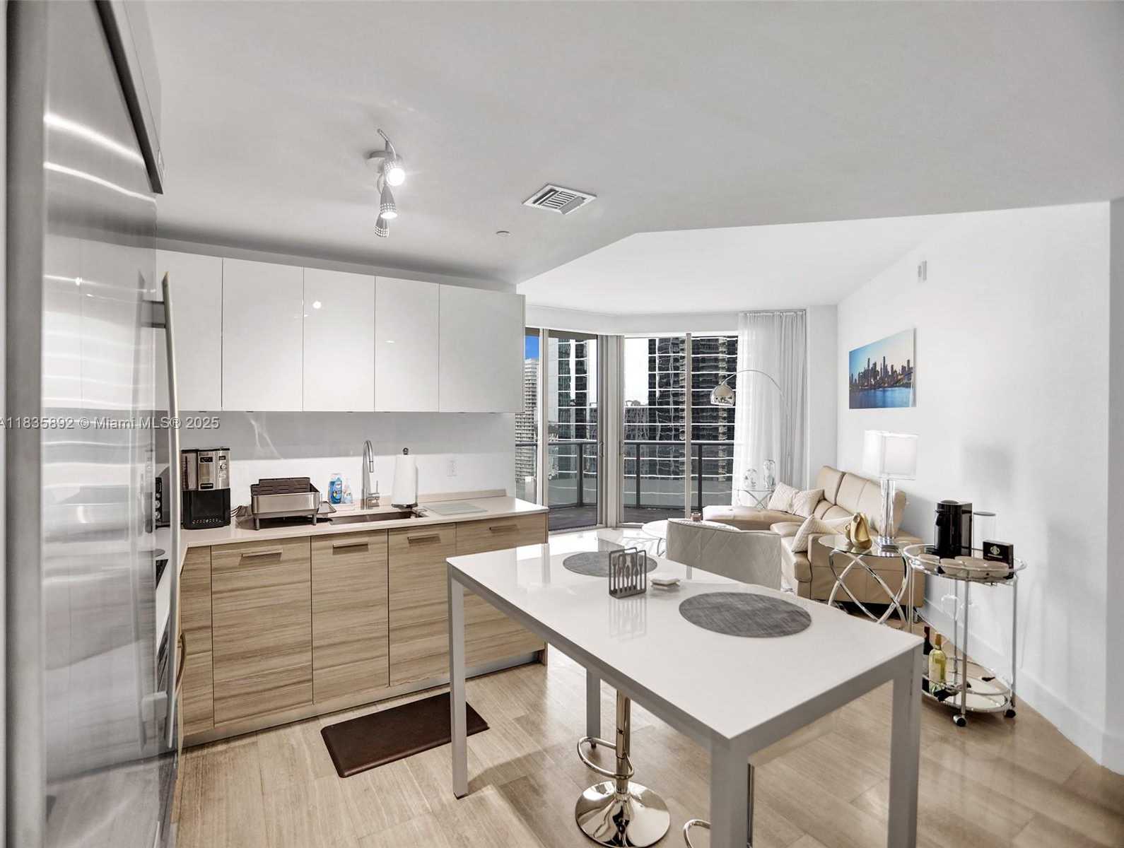 Small Image of 1300 BRICKELL BAY DR #2702, Miami Number 3