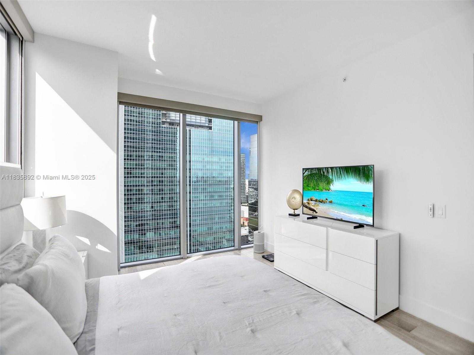 Small Image of 1300 BRICKELL BAY DR #2702, Miami Number 33