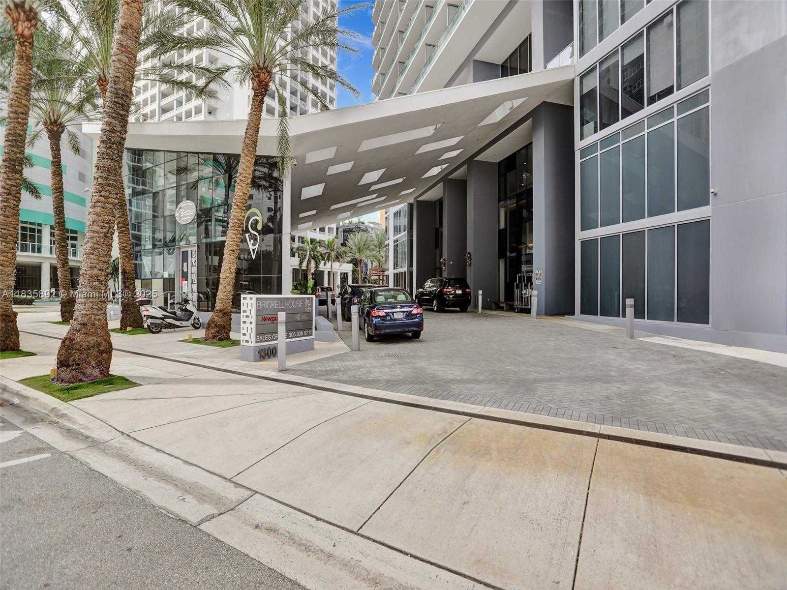 Small Image of 1300 BRICKELL BAY DR #2702, Miami Number 43