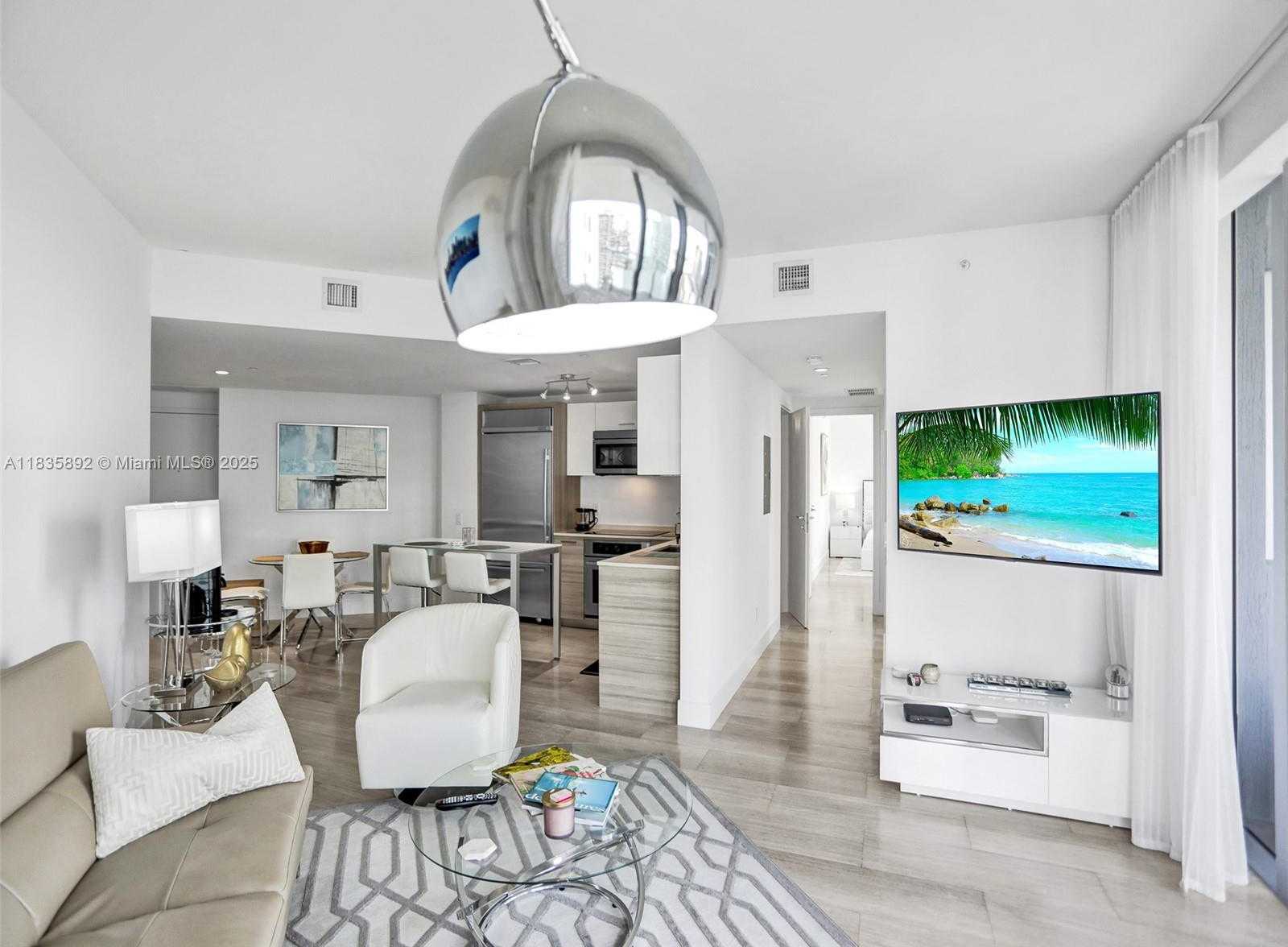 Small Image of 1300 BRICKELL BAY DR #2702, Miami Number 8