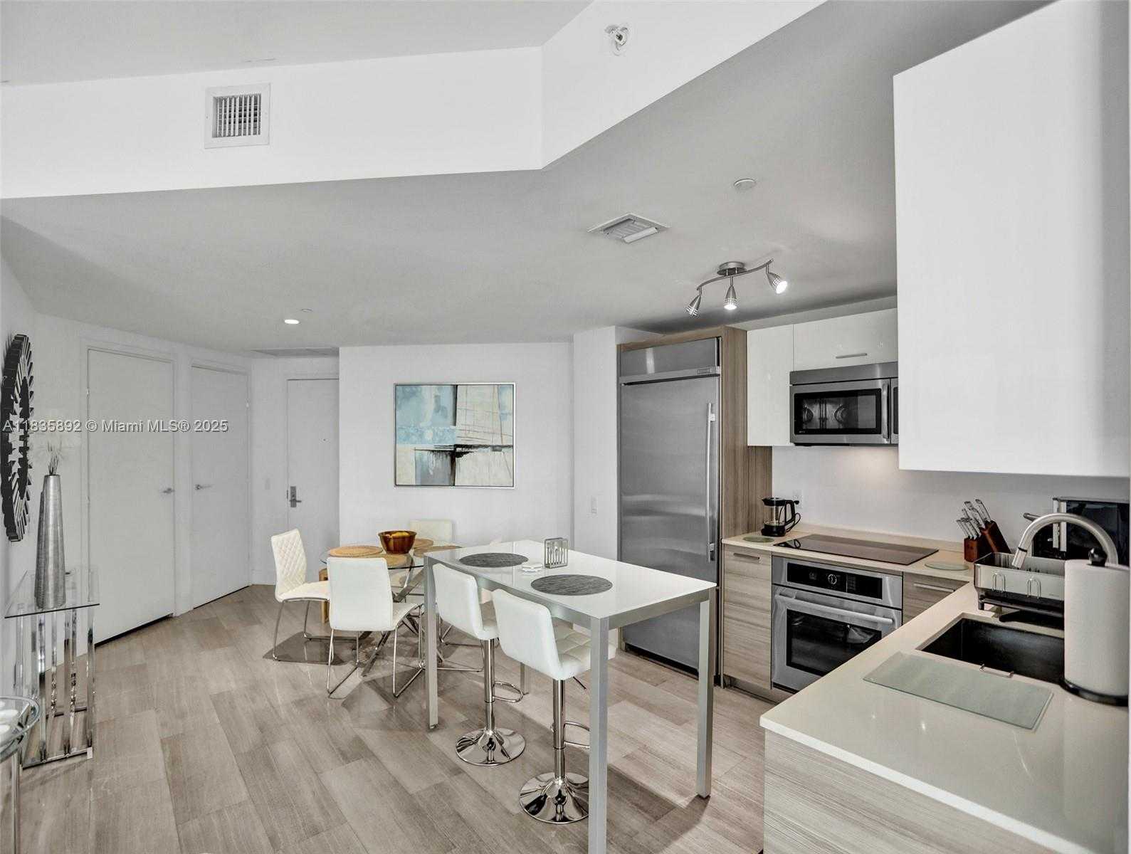 Small Image of 1300 BRICKELL BAY DR #2702, Miami Number 9