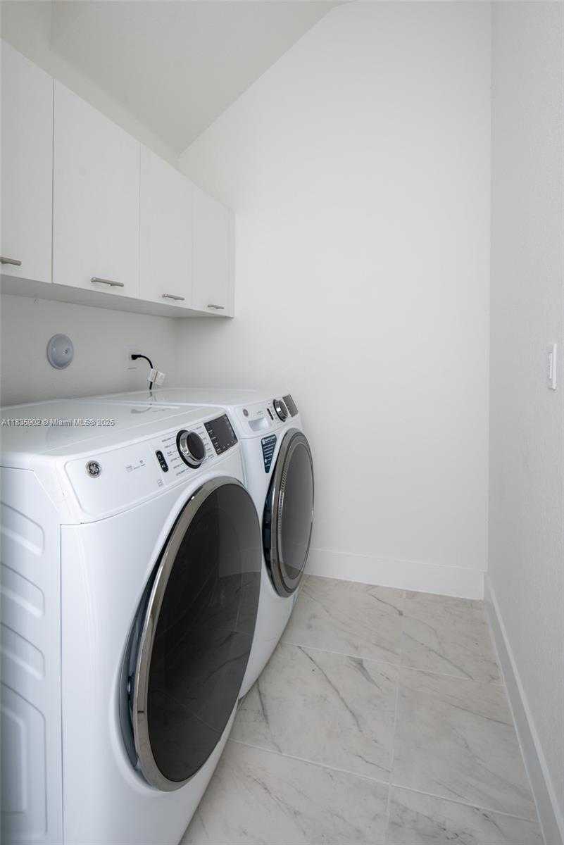 Small Image of 8327 SOUTH WEST 121 TER, Miami Number 15