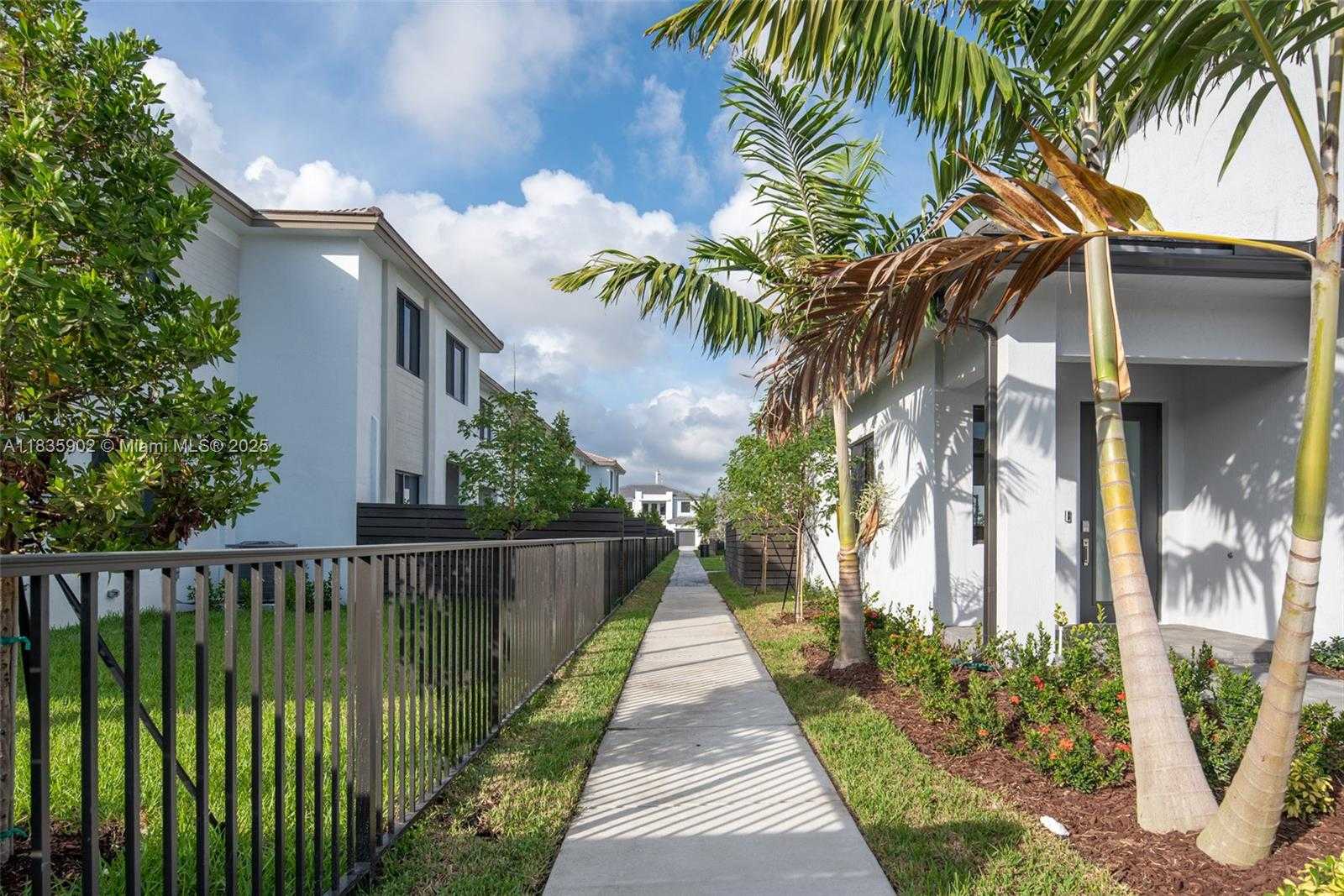 Small Image of 8327 SOUTH WEST 121 TER, Miami Number 4