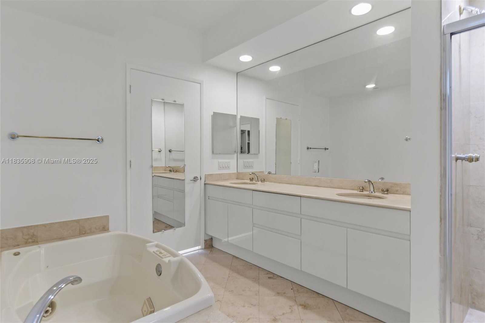 Small Image of 703 CRANDON BLVD #PH-3, Key Biscayne Number 11