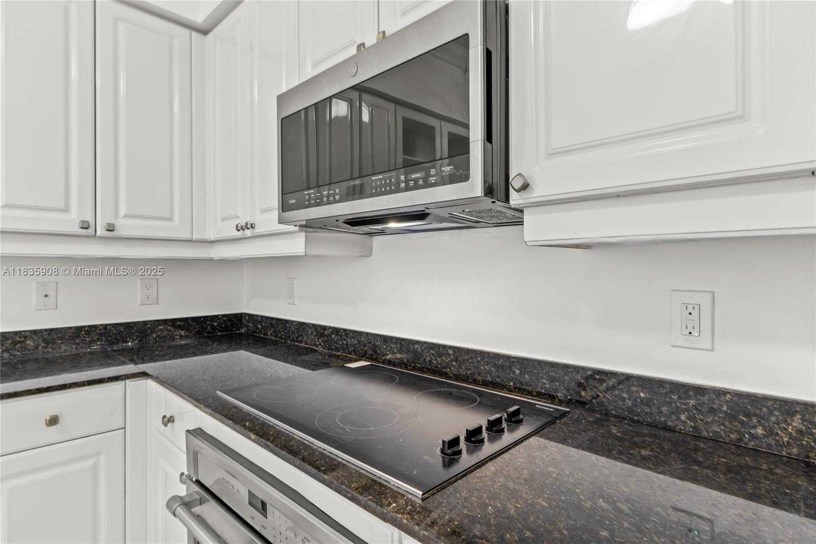 Small Image of 703 CRANDON BLVD #PH-3, Key Biscayne Number 22