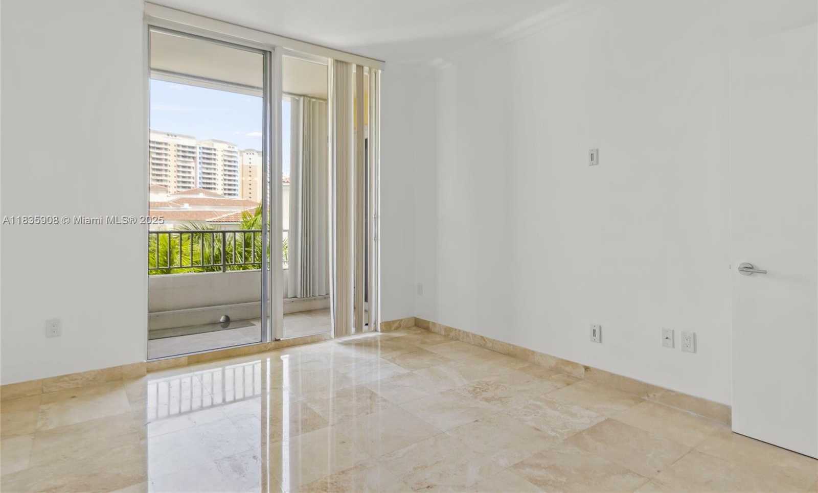 Small Image of 703 CRANDON BLVD #PH-3, Key Biscayne Number 26