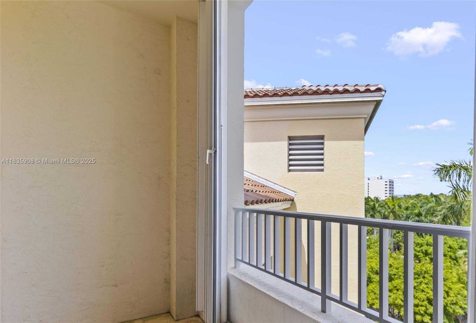 Small Image of 703 CRANDON BLVD #PH-3, Key Biscayne Number 31