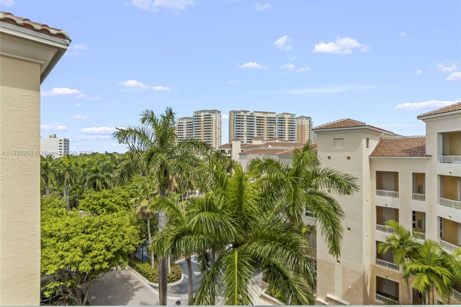 Small Image of 703 CRANDON BLVD #PH-3, Key Biscayne Number 32