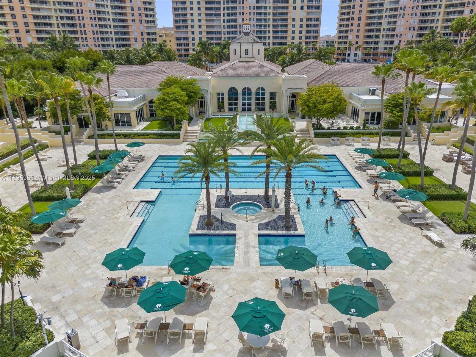 Small Image of 703 CRANDON BLVD #PH-3, Key Biscayne Number 35