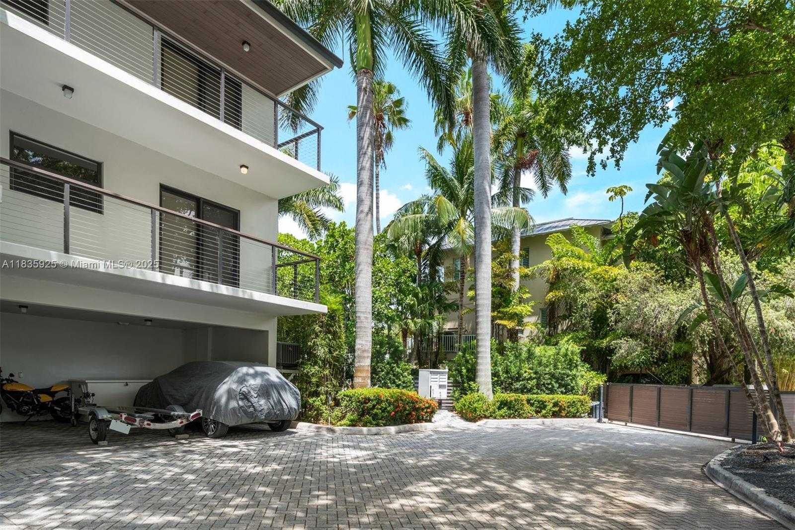 Small Image of 3560 WEST FAIRVIEW ST, Miami Number 10