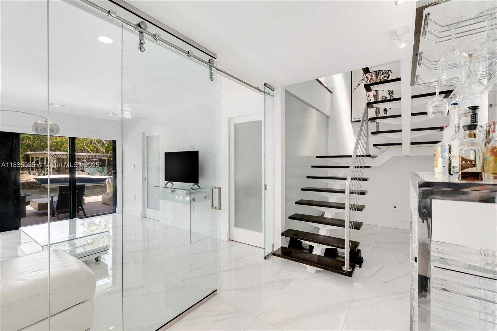 Small Image of 3560 WEST FAIRVIEW ST, Miami Number 14
