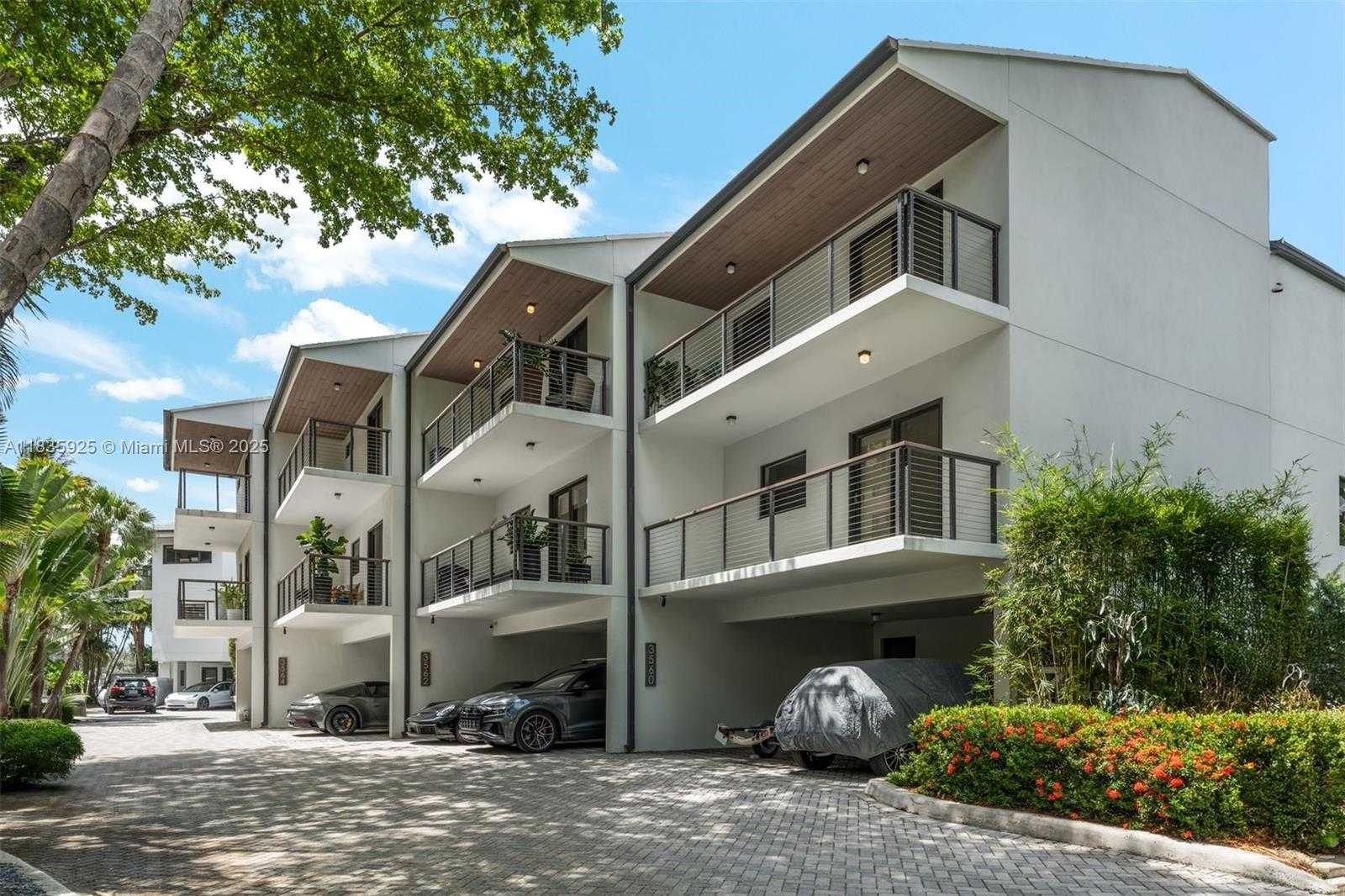 Small Image of 3560 WEST FAIRVIEW ST, Miami Number 2
