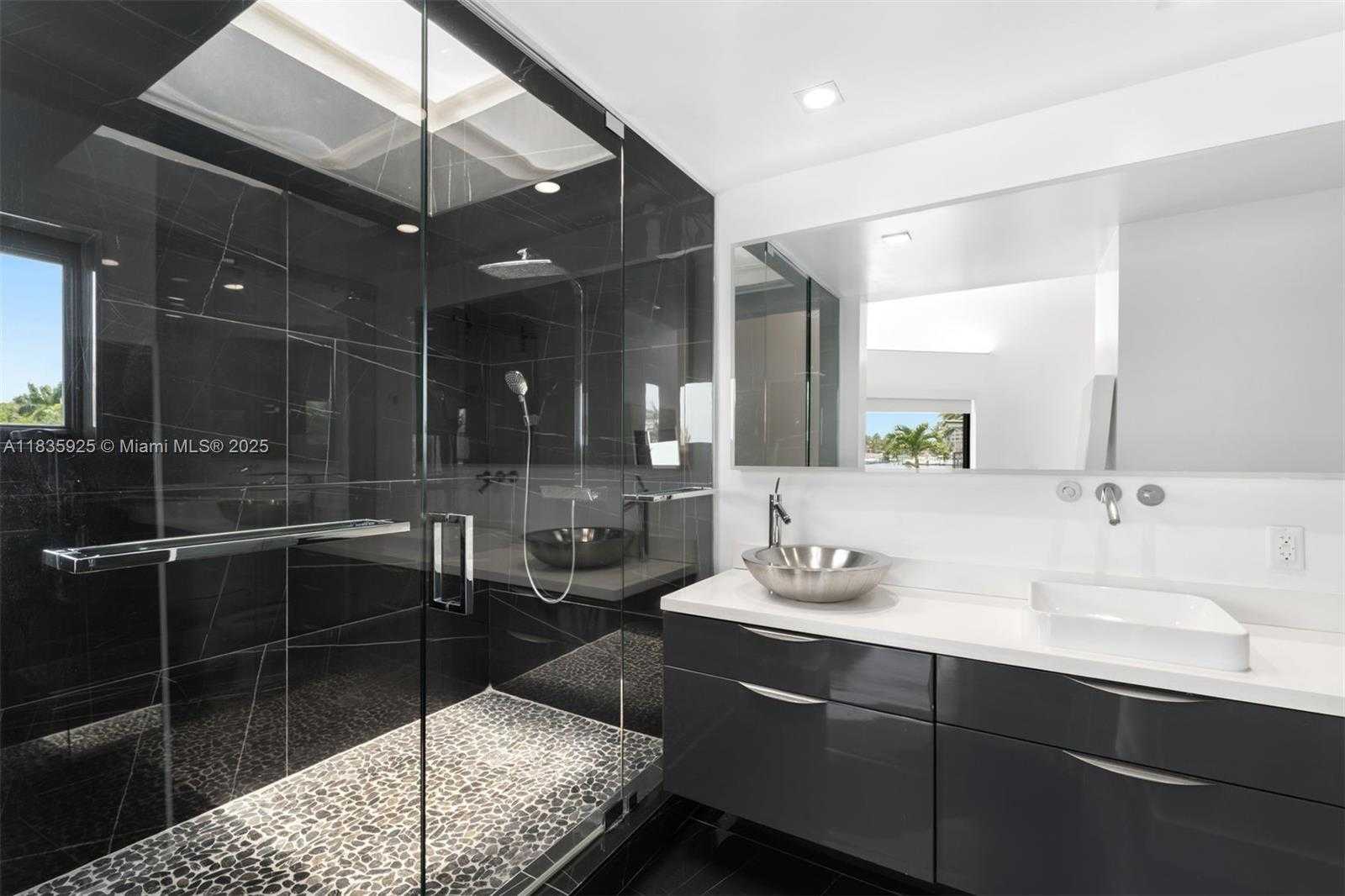 Small Image of 3560 WEST FAIRVIEW ST, Miami Number 23