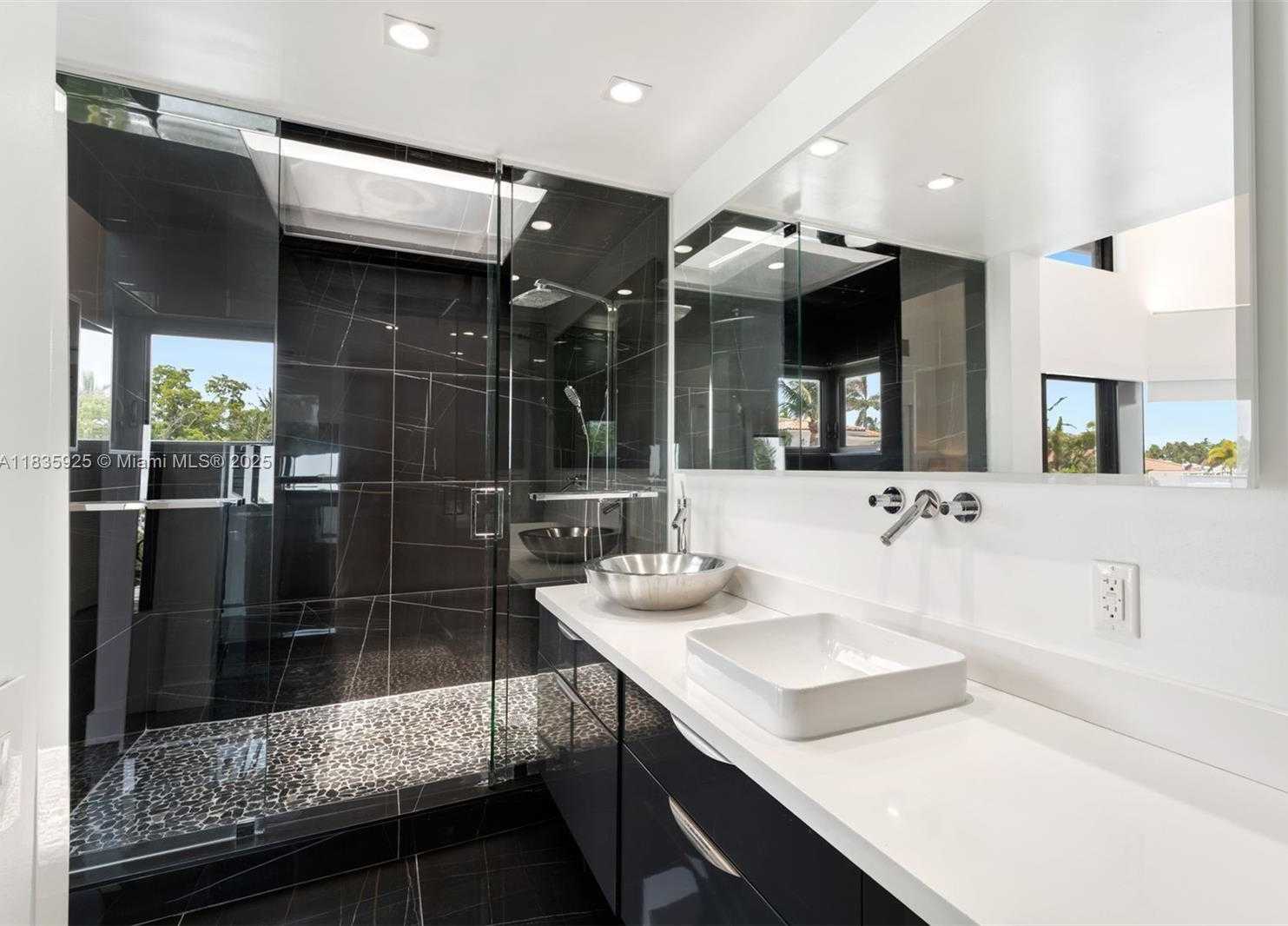 Small Image of 3560 WEST FAIRVIEW ST, Miami Number 24