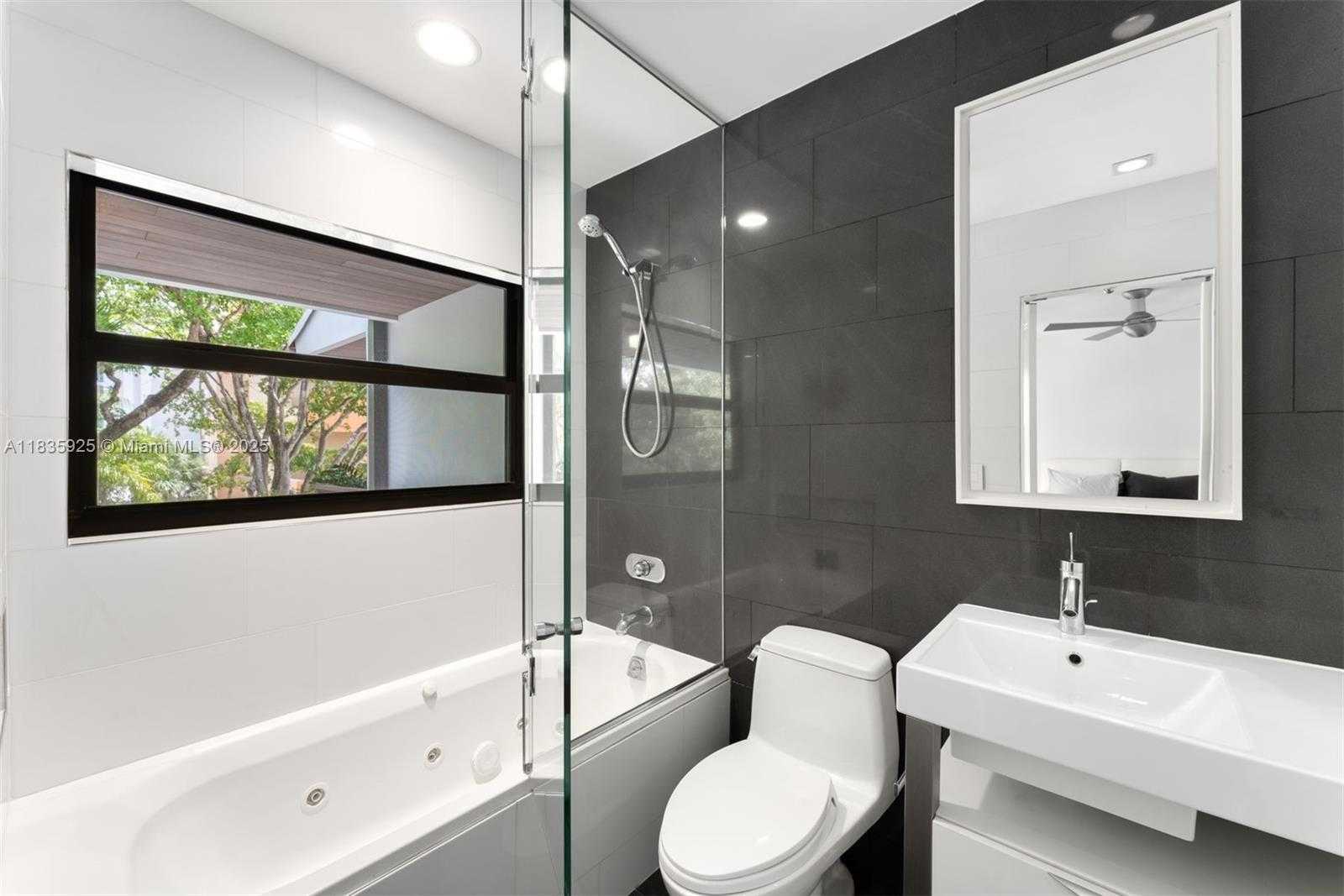 Small Image of 3560 WEST FAIRVIEW ST, Miami Number 27