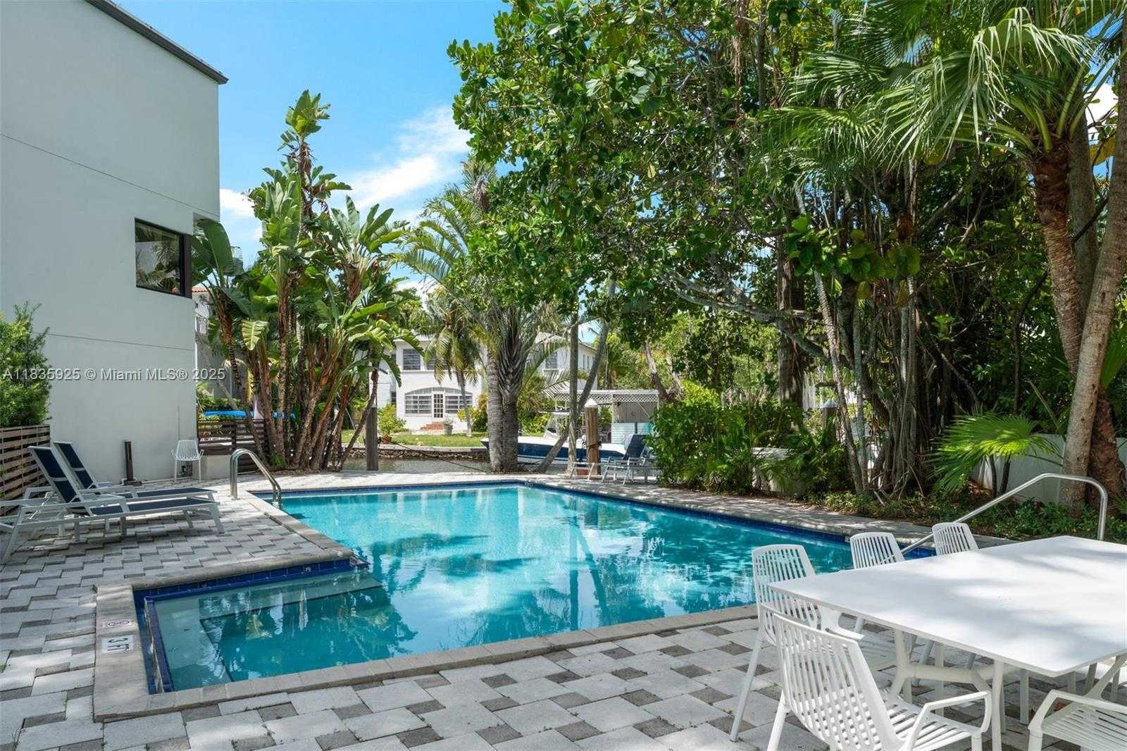 Small Image of 3560 WEST FAIRVIEW ST, Miami Number 31
