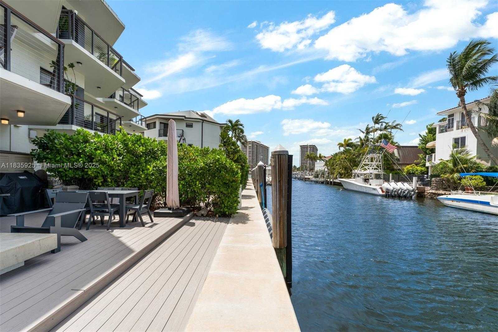 Small Image of 3560 WEST FAIRVIEW ST, Miami Number 36
