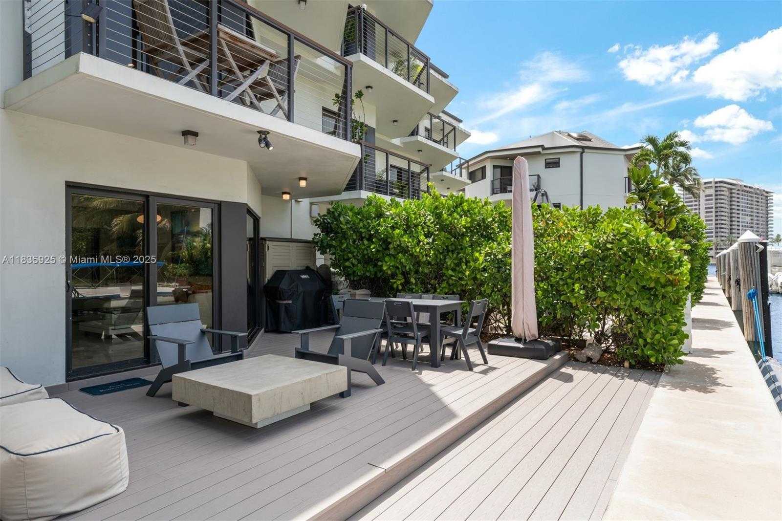 Small Image of 3560 WEST FAIRVIEW ST, Miami Number 37