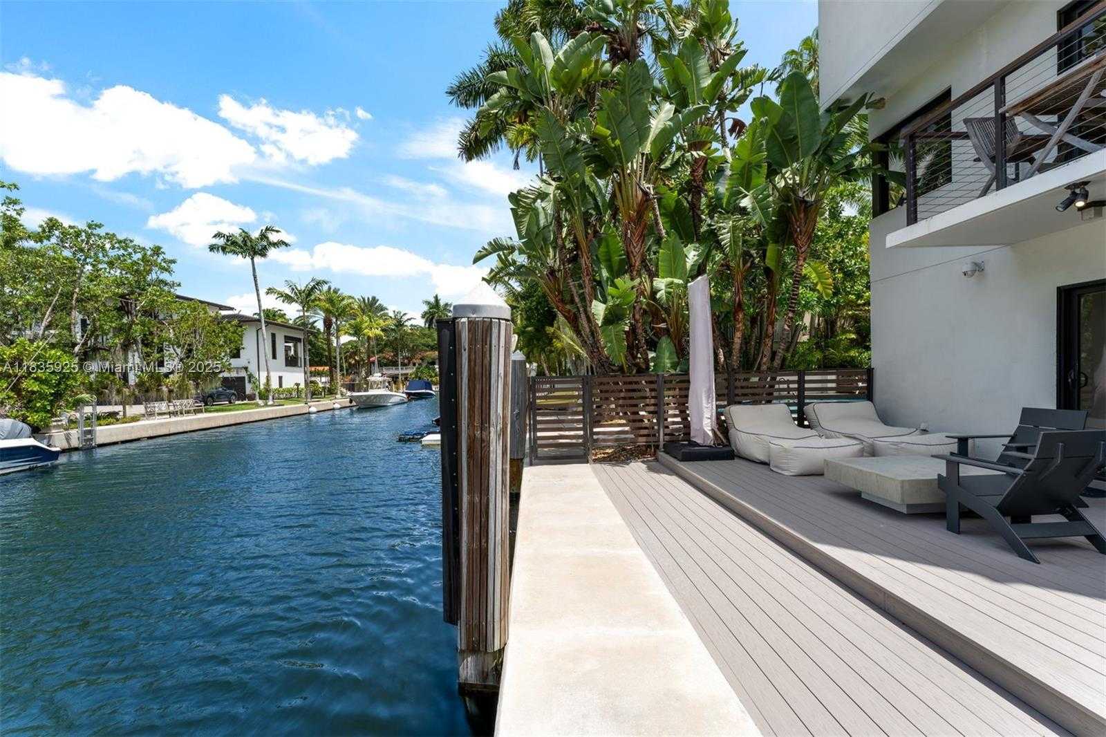 Small Image of 3560 WEST FAIRVIEW ST, Miami Number 4