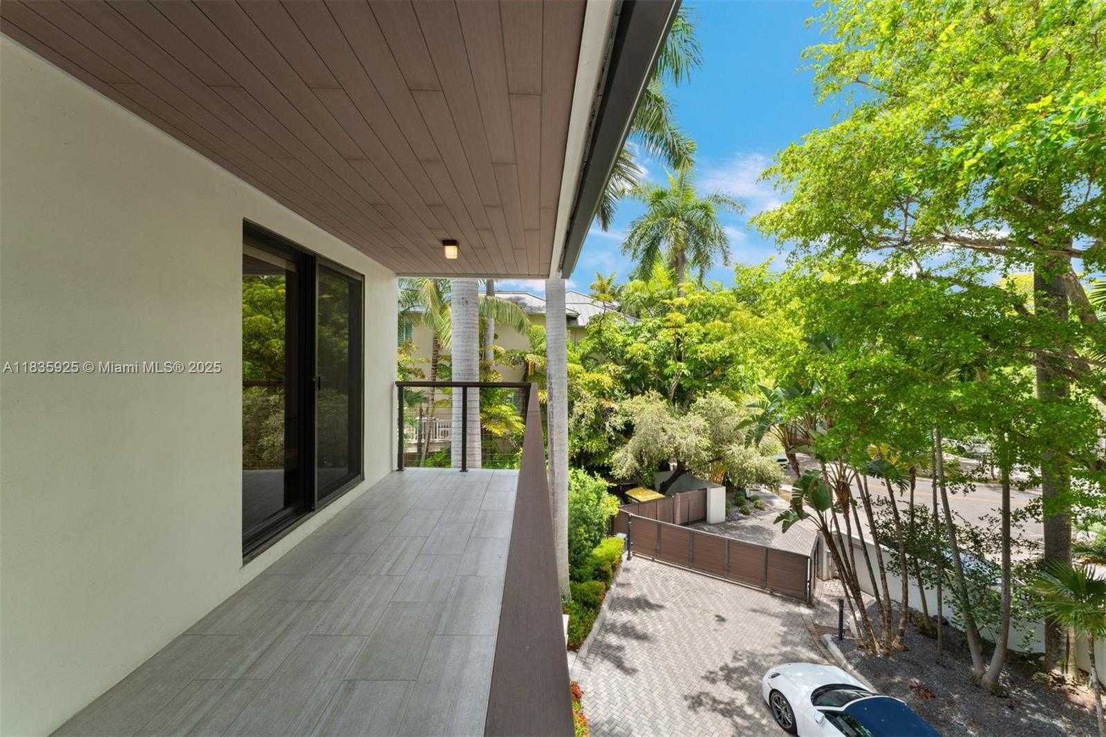 Small Image of 3560 WEST FAIRVIEW ST, Miami Number 41