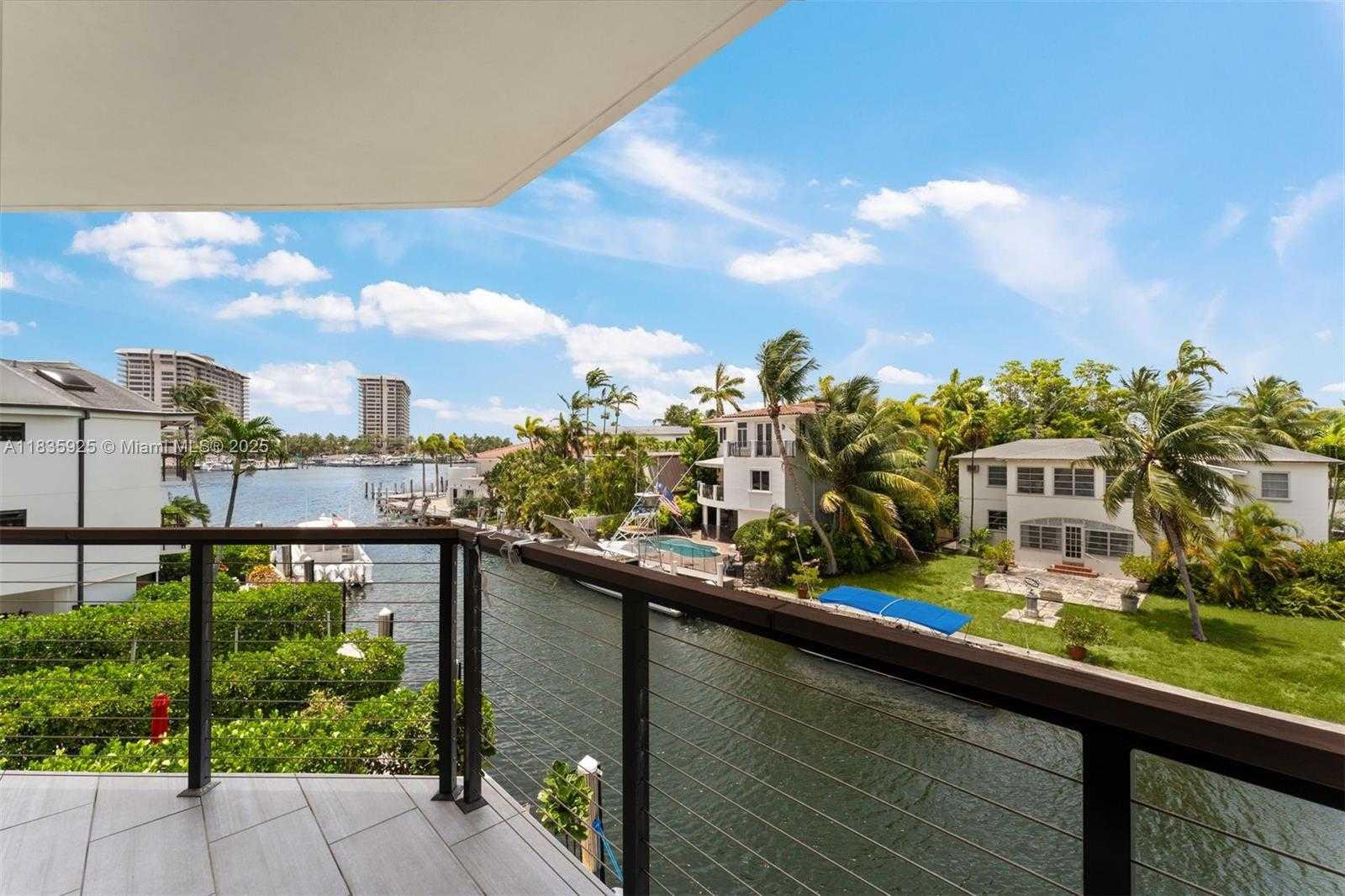 Small Image of 3560 WEST FAIRVIEW ST, Miami Number 47