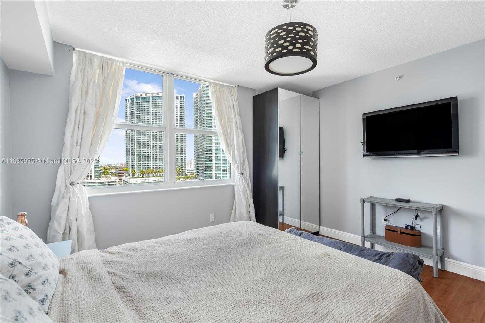 Small Image of 31 SOUTH EAST 5TH ST #1705, Miami Number 13