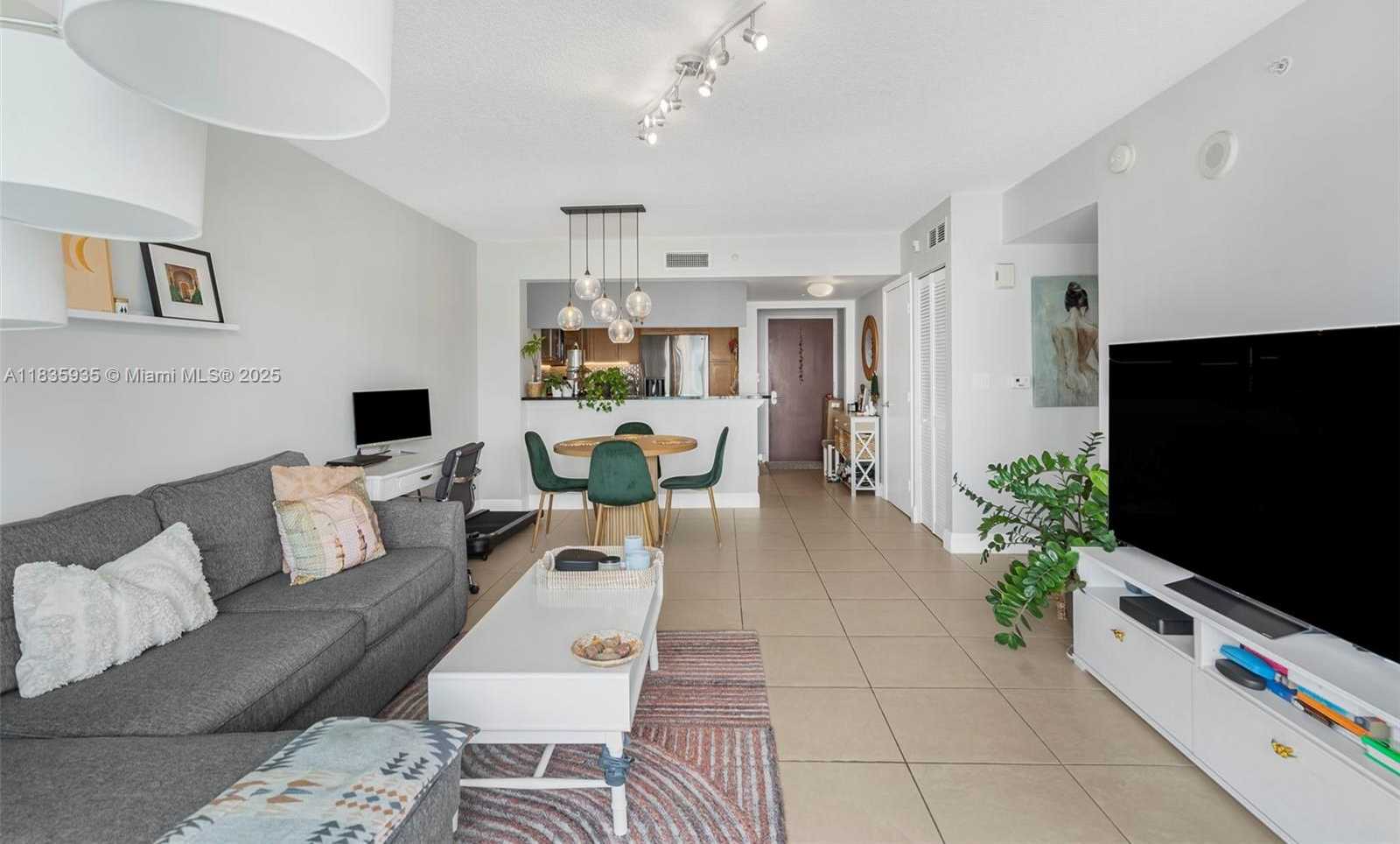 Small Image of 31 SOUTH EAST 5TH ST #1705, Miami Number 9