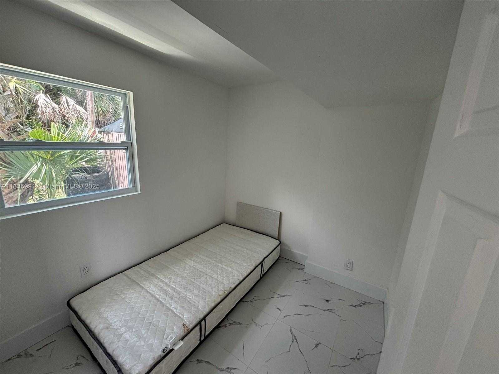 Small Image of 729 NORTH WEST 19TH AVE #REAR, Fort Lauderdale Number 4