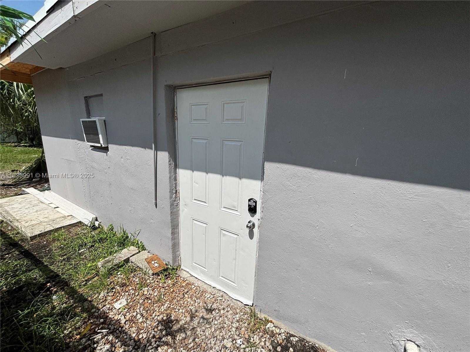 Small Image of 729 NORTH WEST 19TH AVE #REAR, Fort Lauderdale Number 7