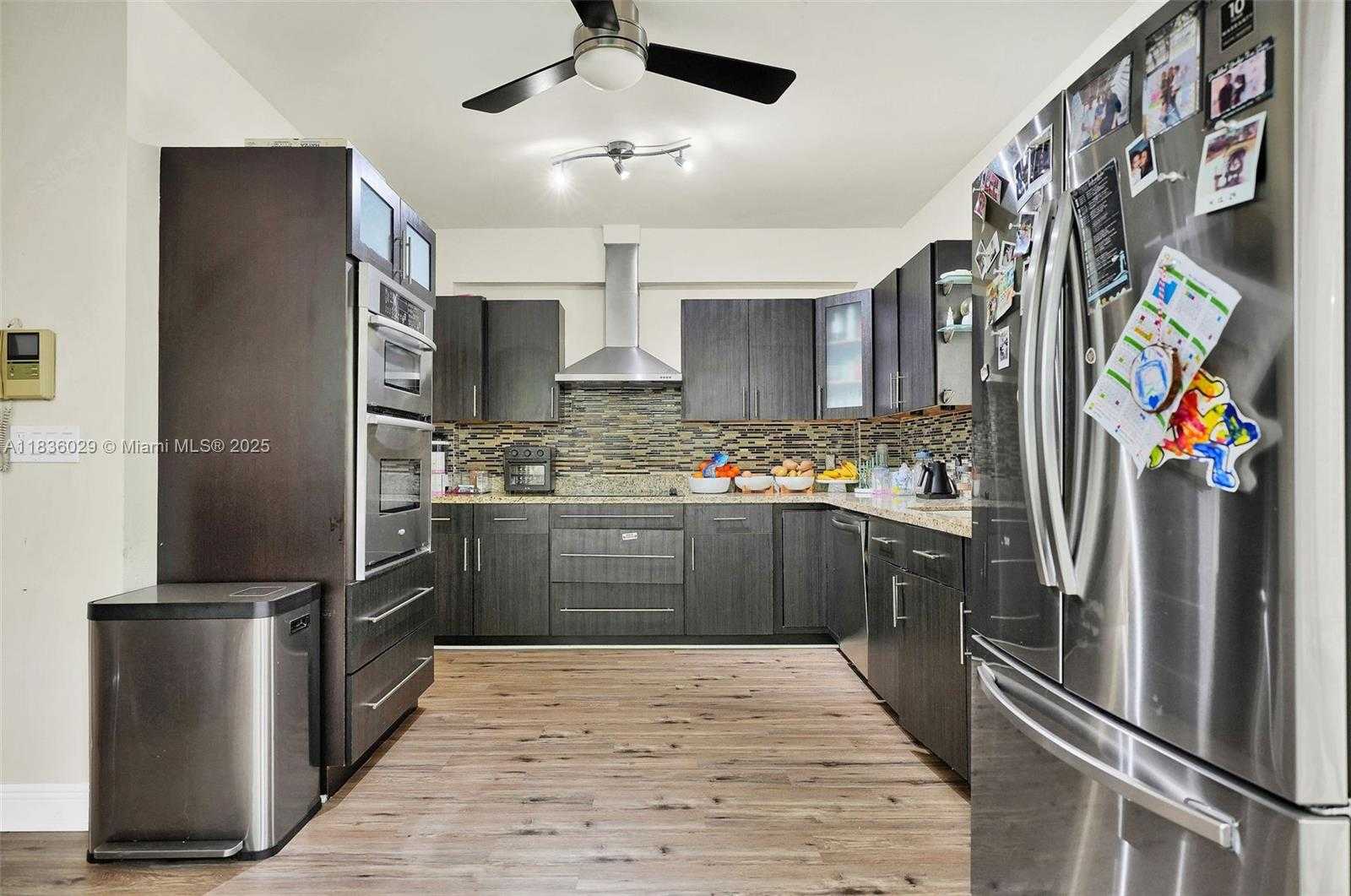 Small Image of 5555 LA GORCE DR, Miami Beach Number 10