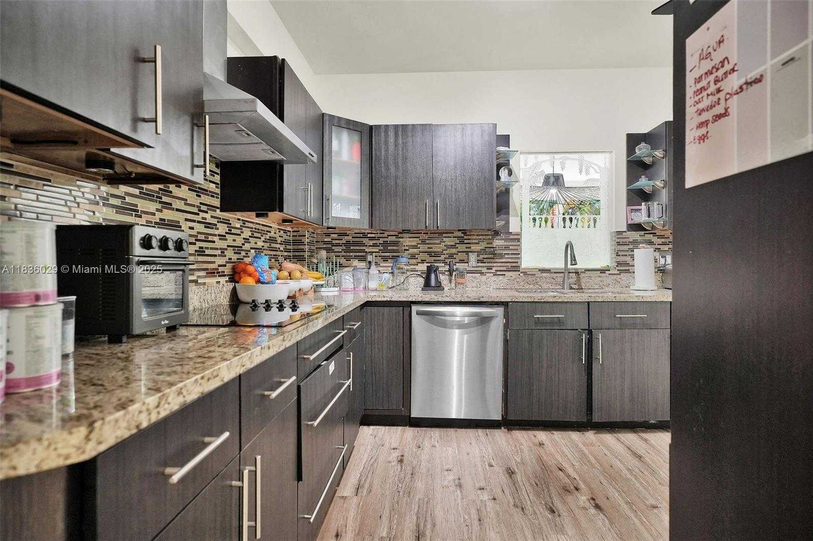 Small Image of 5555 LA GORCE DR, Miami Beach Number 11