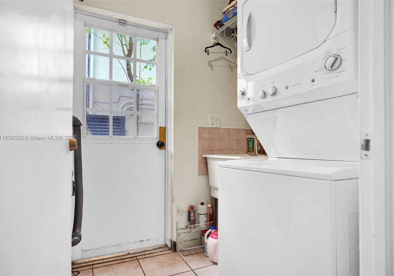 Small Image of 5555 LA GORCE DR, Miami Beach Number 13